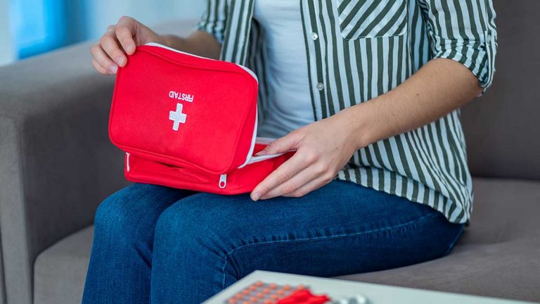 How to prepare a first aid kit at home